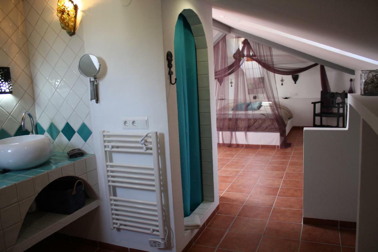 Boutique Bed & Breakfast Casa Utopia Alcaucin Luaran gambar